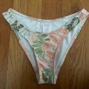 Target swimsuit bottoms in an xs! worn maybe once in great condition!
